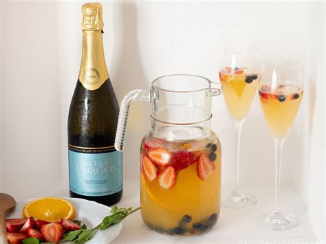 Sparkling Sangria – Portuguese Sangria de Espumante .